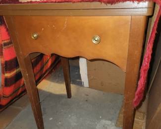 Sewing machine cabinet