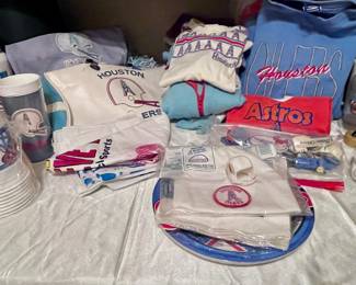 GREAT HOUSTON OILERS COLLECTIBLES-DUFFLE BAG, BOBBLE HEAD, CUPS, KIDS CLOTHES
