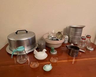 VINTAGE KITCHENWARES, CROCK BOWL, HEN ON NESTS
