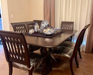 BERNHARDT MAHOGANY DINING ROOM TABLE WITH LEAVES & 8 CHAIRS