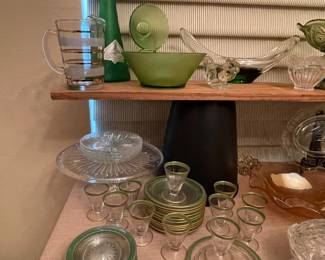 MCM GREEN GLASS CHIP/DIP SET, MADE IN ITALY CAKE STAND AND PLATES, ART DECO SNACK SET
