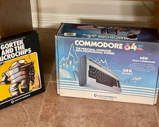 VINTAGE COMMODORE 64 KEYBOARD & GAME
