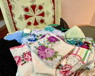 VINTAGE HANKERCHIEFS