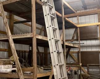 28 FT EXTENSION LADDER, VINTAGE FOLDING CHAIRS