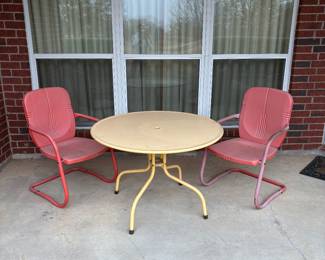VINTAGE METAL TABLE AND CHAIRS
