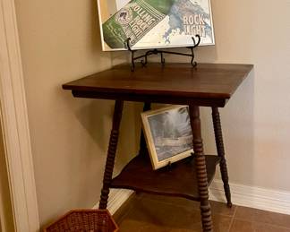 ANTIQUE ACCENT TABLE, ROLLING ROCK BEER MIRROR