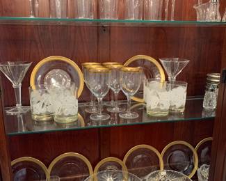 Glass serve ware