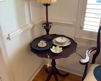 piecrust accent table