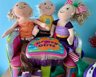 Groovy Girls Dining Booth and Dolls