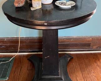 Pedestal Accent Table 