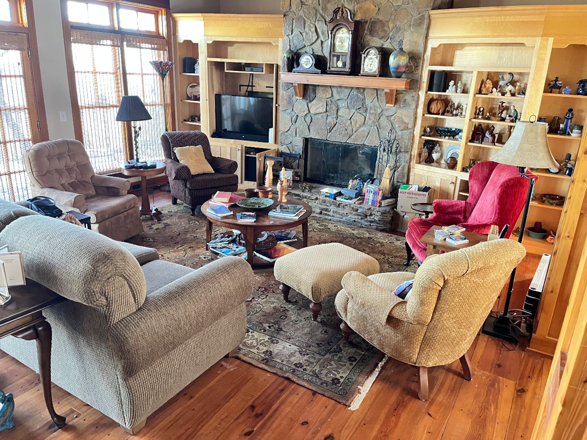 Living room overview.