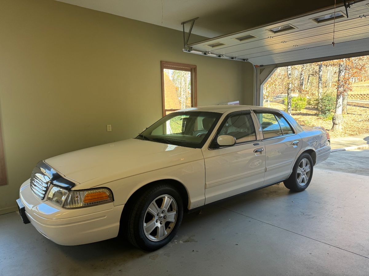 This 2011 For Crown Victoria was the last of a generation. It was lovingly cared for with only 85,000 miles. 
