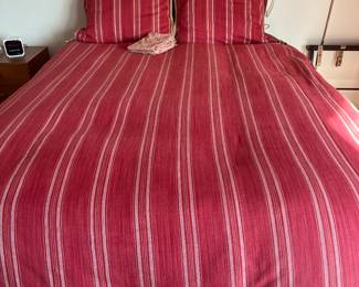 $40. Queen bed - Sealy Posturepedic. Linens SOLD.