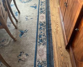 another photo of the rug.