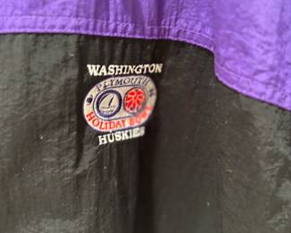 Washington Huskies Plymouth Husky Bowl patch.