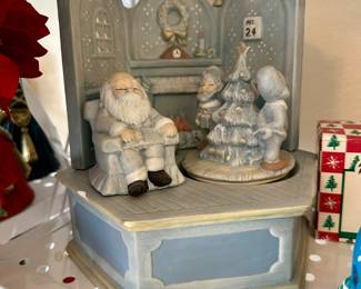 Christmas Santa Scioto Molds Music Box