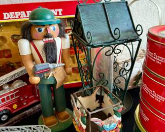 Figurines & Knick Knacks