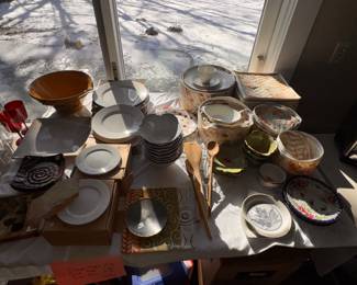 White Dinnerware Set