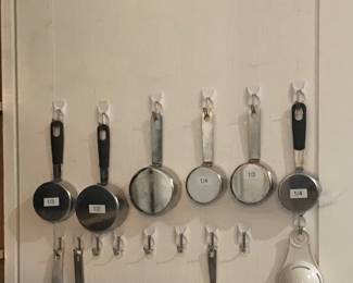 Measuring Cups/ Spoons
