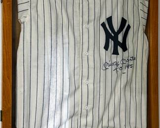 NY Yankees Mickey Mantle signed shirt in shadowbox includes photo of MM signing the shirt