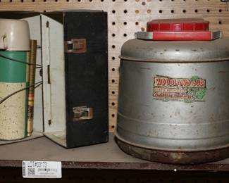 | Mid century thermos / lunch box Woodland Jug , Metal LunchBoxes