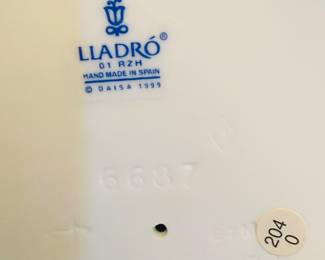 True Legacy Premium - Lladro ‘Sweet Sixteen’ Figurine