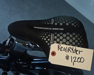 Un like new condition too! Why pay $2100 when you can get it for half price here!