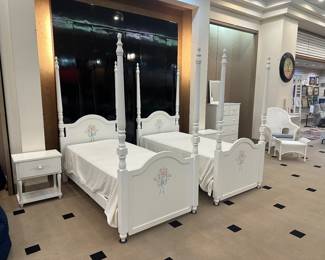 Twin beds - beautiful set and high quality 