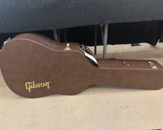 hardshell Gibson guitar case