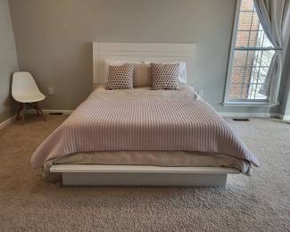 Queen bedroom set - smoke free and pet free home