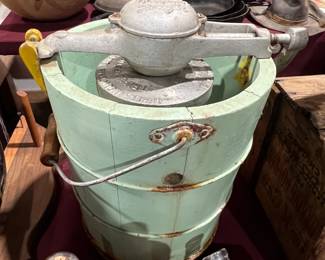 WHIGTE MOUNTAIN ICE CREAM MACHINE