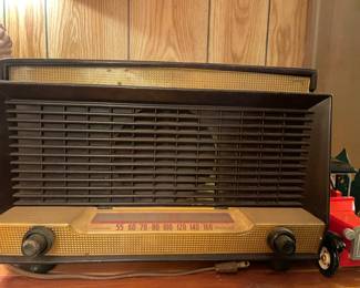 Philco Antique Radio / Phonograph 