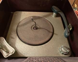 Philco Antique Radio / Phonograph 