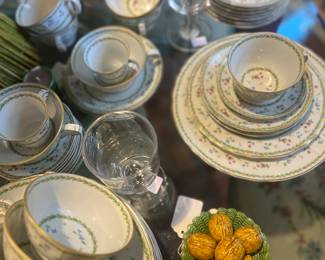 Bernardaud Limoges France (Artois)

108 piece collection, 12 full place settings including dinner, salad, bread, dessert, tea and espresso saucers, tea and espresso cups, and strawberry cups