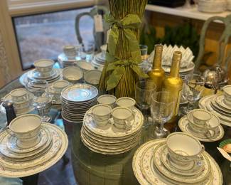 Bernardaud Limoges France (Artois)

108 piece collection, 12 full place settings including dinner, salad, bread, dessert, tea and espresso saucers, tea and espresso cups, and strawberry cups