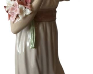 Lladro NAO Girl w Flower Bouquet 1980