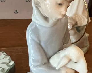 Lladro Shepherd Boy w Lamb 4676