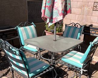 Patio Table w Chairs and Umbrella