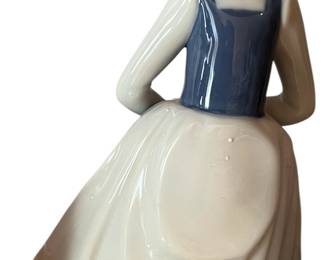 Lladro NAO Cheer Me Up Young Girl w Poodle