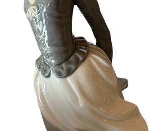 Lladro Sea Breeze Wind Blown Girl 4922