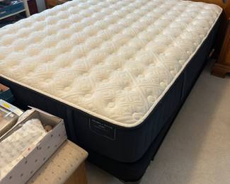 Sterns & Foster Queen Size Mattress. 
