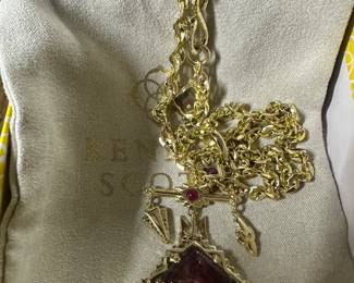 Kendra Scott necklace