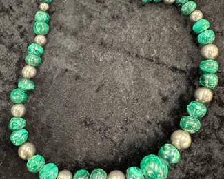 Green and silver graduated bead necklace