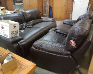 New../ Cindy Crawford / rocking recliners with console center 