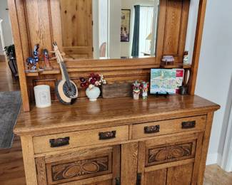 Antique Arts and Crafts/Nouveau Sideboard in great condition. 