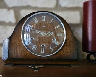 Mantle clock
