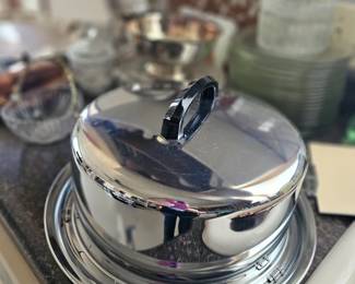 shiny retro cake pan and holder