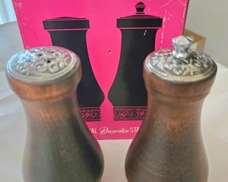 Groovy salt and pepper shakers in box