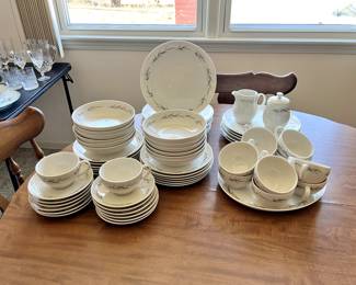 Carefree by Syracuse China "Lynnfield" Dish Set