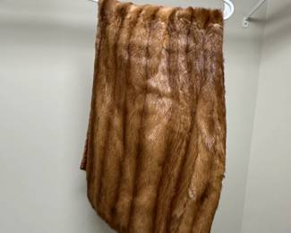 C82 - $75 - Vintage Mink Fur Stole / Shawl. 